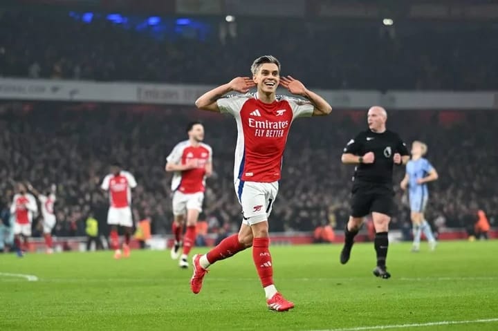 Arsenal Untung Besar di Derby London Utara, Martin Keown: Itu Keberuntungan Besar