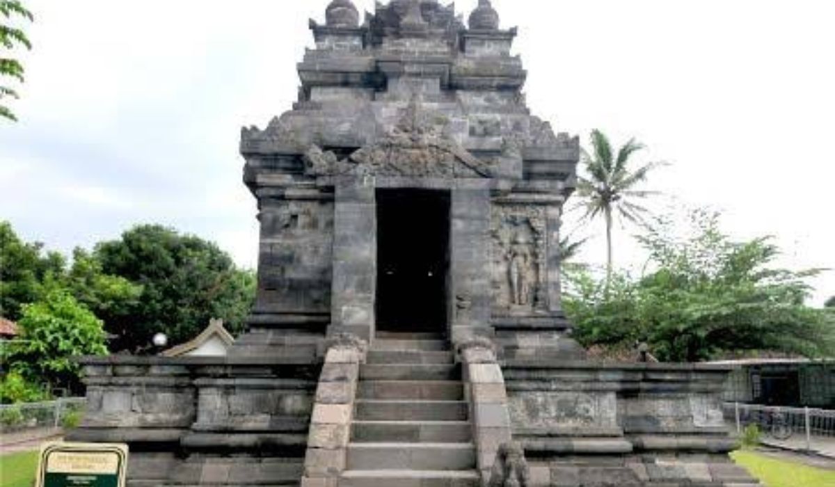 Candi Pawon: Keunikan Candi Hindu di Dekat Candi Prambanan