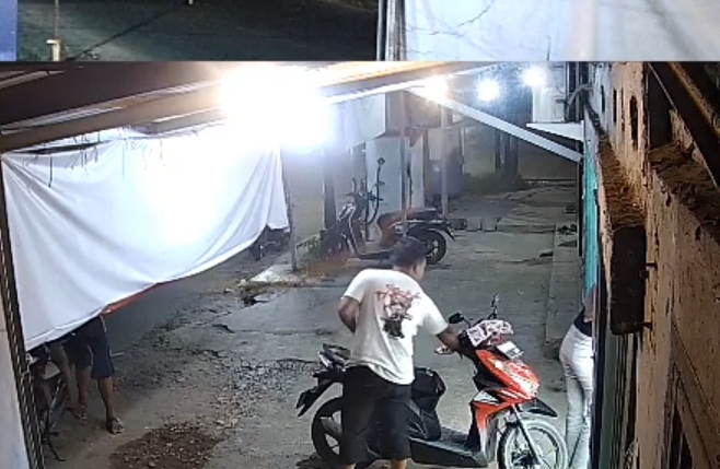 Handphone Dicuri dari Box Motor Saat Hendak Setor Uang, Aksi Pelaku Terekam CCTV 