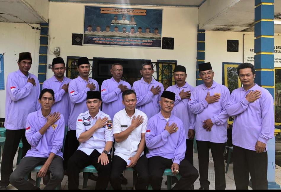 Pengukuhan Ketua RT dan RW Alun Dua Pagaralam Diwarnai Penanaman Pohon di TPU