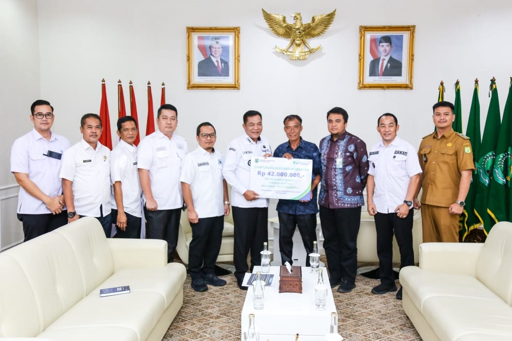 Pemkab Muba dan BPJS Ketenagakerjaan Serahkan Santunan Kematian Rp 42 Juta kepada Ahli Waris Pekerja Rentan