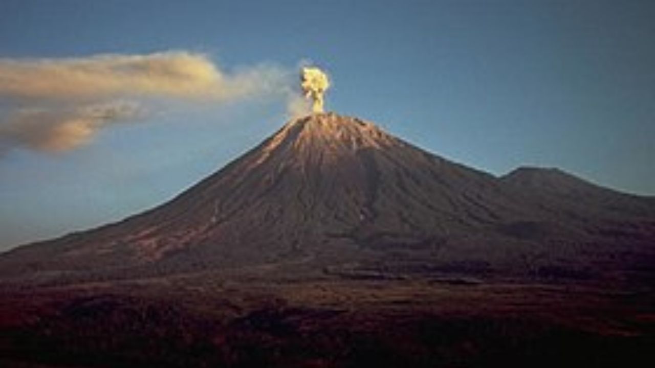 Alami Erupsi, Berikut 5 Mitos Gunung Semeru yang Dipercaya Hingga Kini