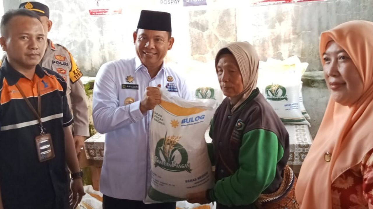 Pj Bupati Luncurkan Bantuan Pangan Tahap I di Empat Lawang