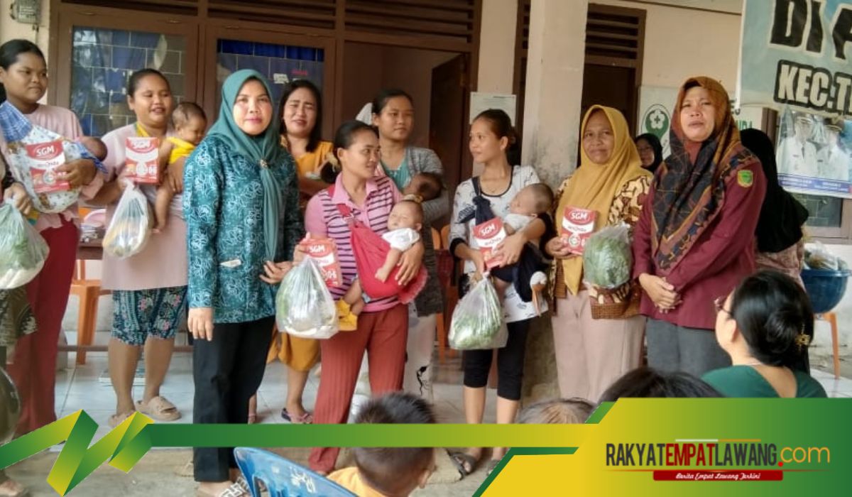 Program Pencegahan Stunting, Pemdes Pajar Bakti Salurkan Makanan Tambahan untuk Balita dan Ibu Hamil
