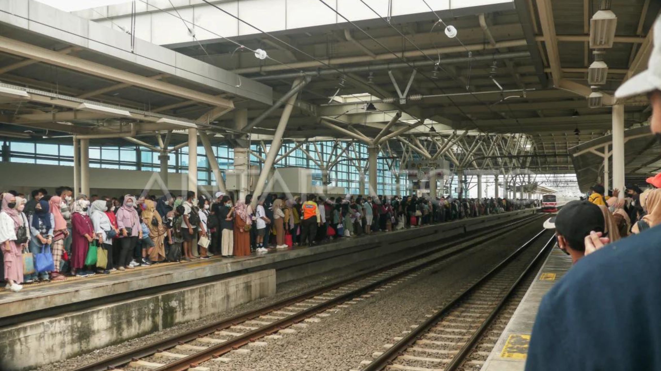 Kisah Kereta Berjalan Tanpa Masinis Dan Penumpang Di Stasiun Manggarai Bikin Merinding 