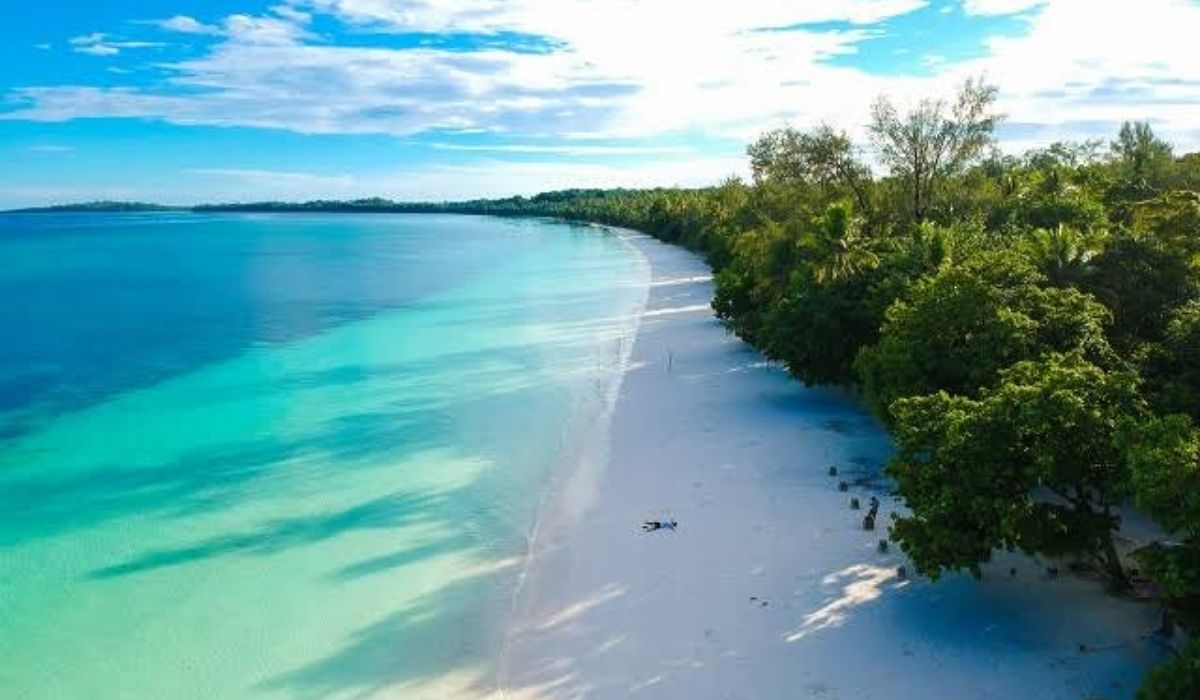Ingin Tau Eksplorasi Keindahan Pantai Ngurbloat di Maluku Berikut Kita Bahas