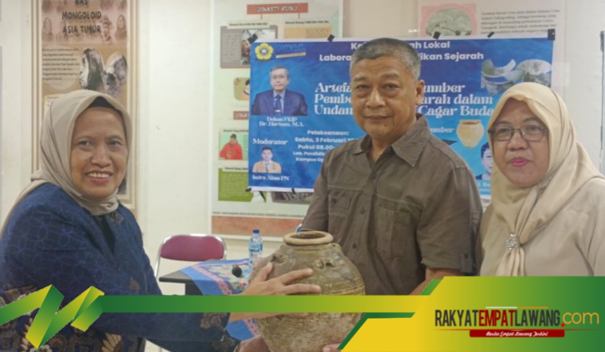 Kolektor Hibahkan 60 Keramik Artefak Sriwijaya ke FKIP Unsri