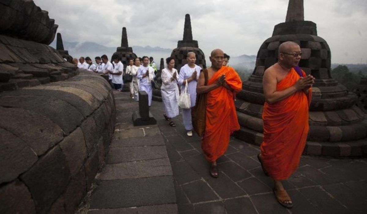 Arti Warna dan Sejarah Bendera Buddhis yang Dipakai saat Hari Waisak