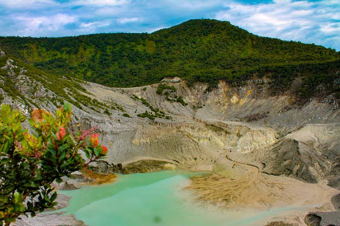 Misteri Tangkuban Perahu, Pintu Menuju Alam Gaib di Jawa Barat