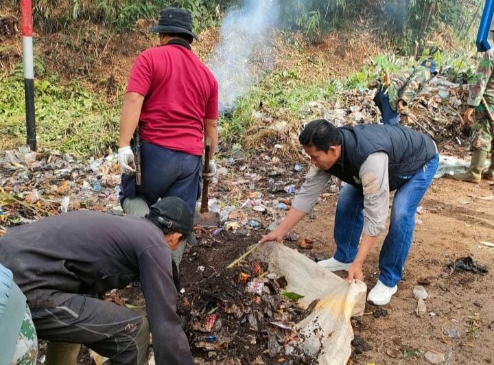 Kolaborasi Dua Lurah di Pagaralam Sukses Gelar Aksi Bersih-Bersih di Perbatasan Dusun