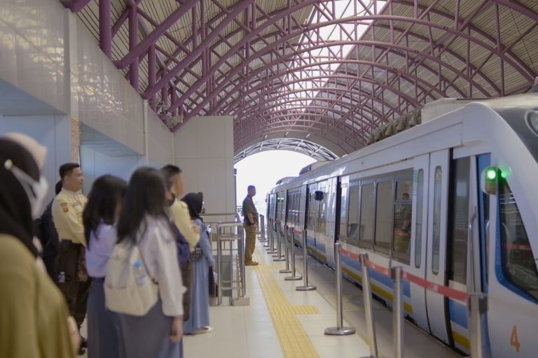 LRT Sumsel Perbolehkan Penumpang Berbuka Puasa di Kereta Selama Ramadan