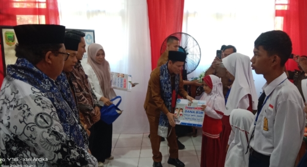 Dinas Pendidikan Empat Lawang Salurkan Bantuan Siswa Miskin, Ribuan Pelajar SD dan SMP Terima Rp500 Ribu