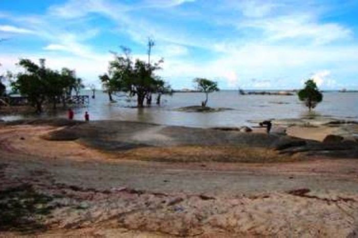 Pantai Tapak Hantu Pangkal Pinang, Tempat Wisata Menarik di Bangka Belitung