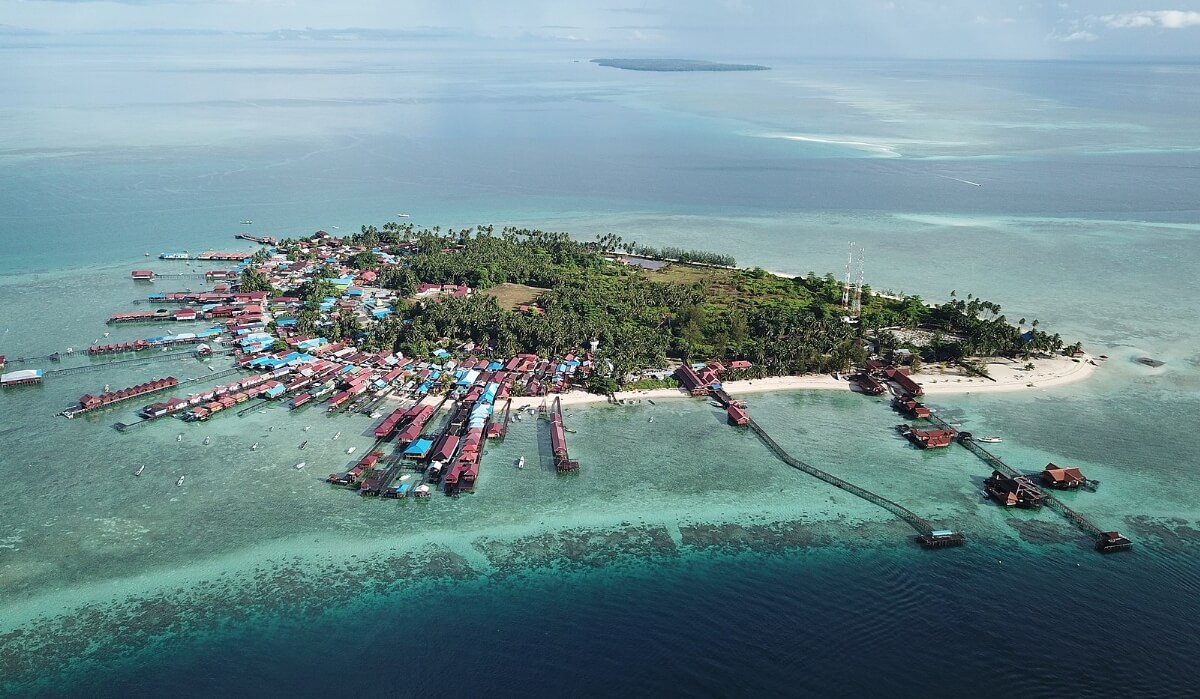 Pesona Pulau Derawan: Surga Tersembunyi di Kalimantan Timur