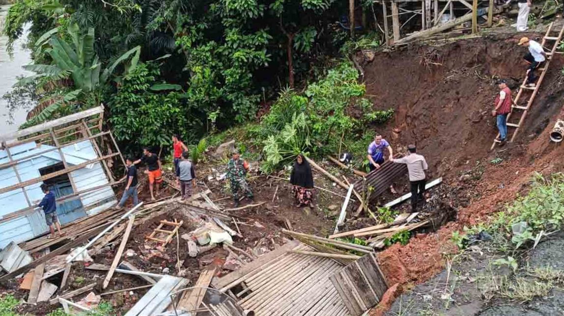 Rumah Warga di Muara Beliti Hancur Tertimbun Longsor, Lalu Lintas Dialihkan