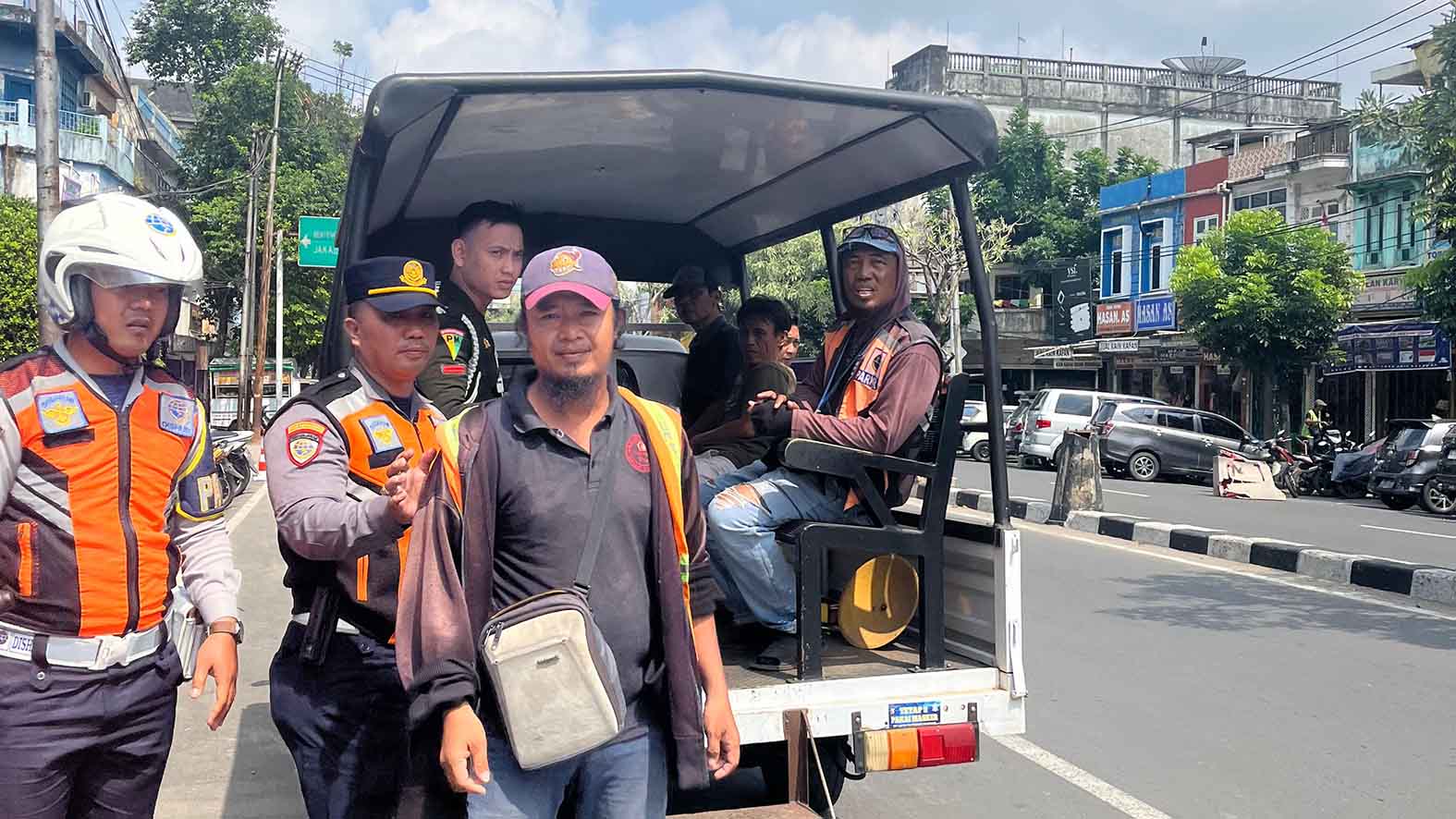 Dishub Palembang Tertibkan Jukir Liar, 5 Orang Diamankan di Dua Lokasi Rawan Macet
