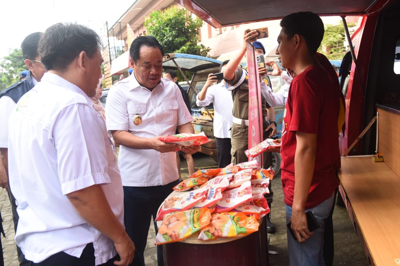 Harga Bahan Pokok Menjelang Ramadhan: Wagub Sumsel Tinjau Pasar Murah di Palembang