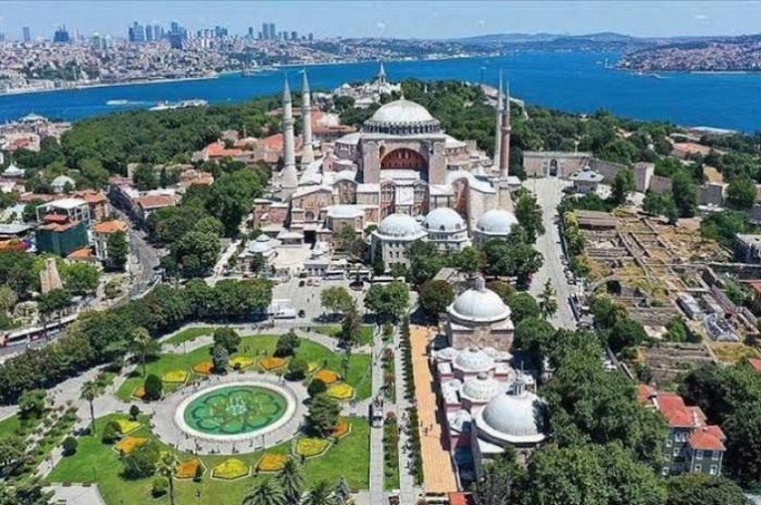 Sejarah yang Panjang dan Beragam Tentang Hagia Sophia di Istanbul