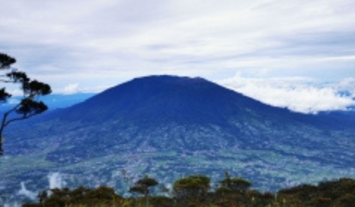 Rahasia dan Mitos Gunung Marapi dalam Lintasan Sejarah Minangkabau