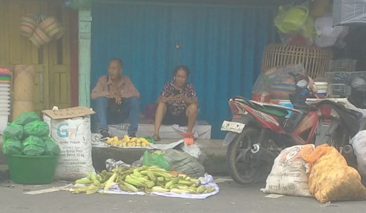 Jelang Pergantian Tahun Baru di Pasar Tebing Tinggi: Harga Jagung Manis Melonjak