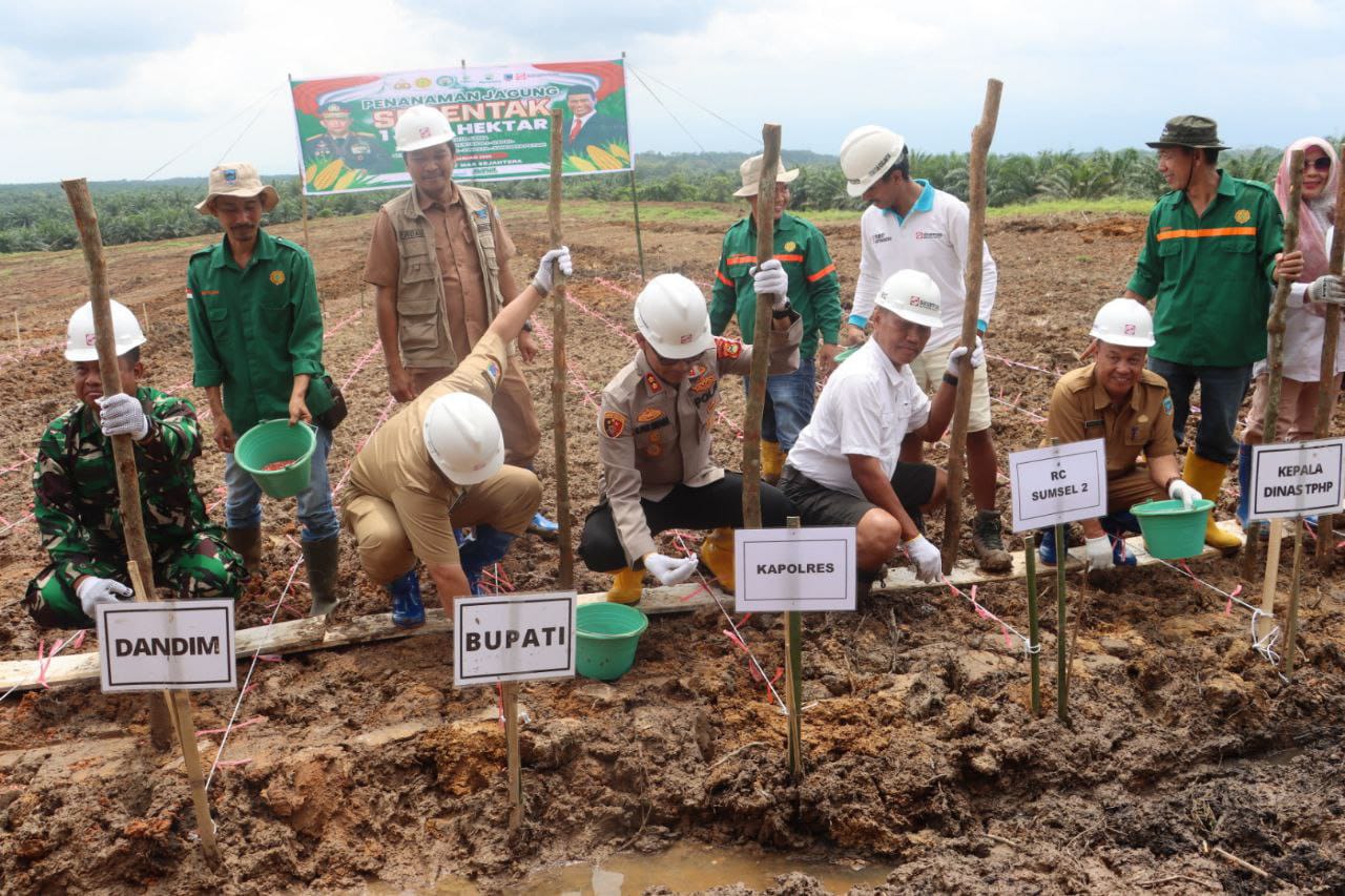 Kapolres Lahat Ikuti Penanaman Jagung Serentak 1 Juta Hektar