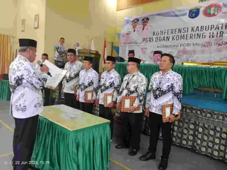 Zainal Resmi Dilantik Sebagai Ketua PGRI OKI 2025–2030, Ajak Guru Dukung Program Pemkab