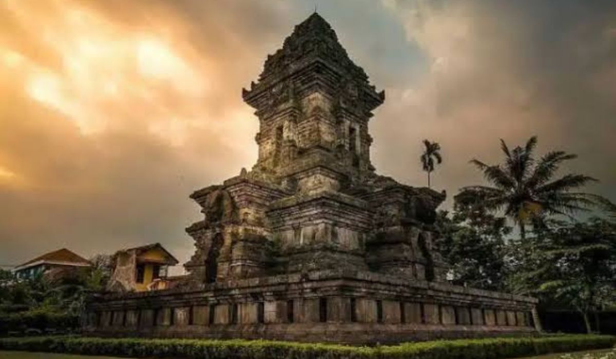 Menelusuri Peninggalan Bersejarah Kerajaan Singasari: Candi Singasari, Candi Jawi, Candi Kidal, dan Candi Jago