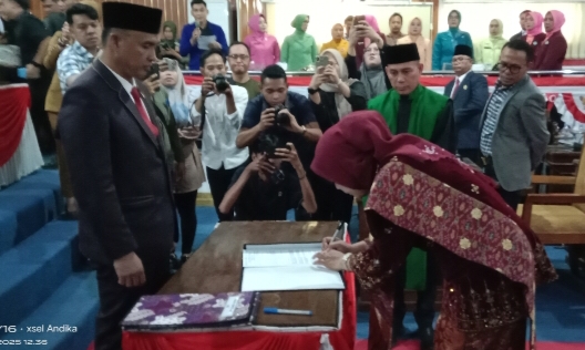 Sulaila Resmi Dilantik Sebagai Anggota DPRD PAW Kabupaten Empat Lawang, Gantikan Almarhum Saukani