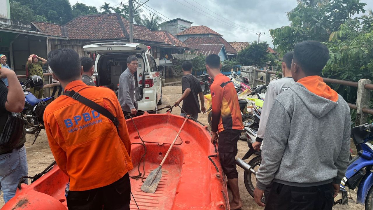 BPBD Muba Sigap Tangani Banjir di Desa Kerta Jaya Kecamatan Sungai Keruh