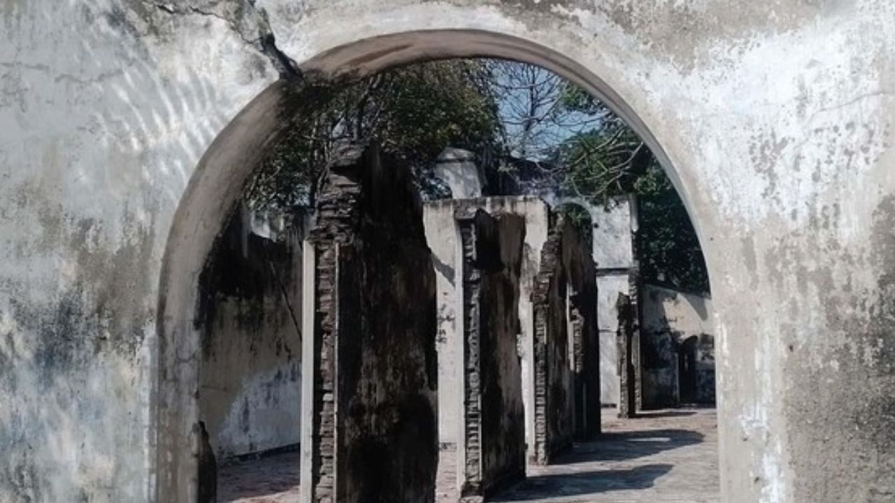 Menelusuri Sejarah Pulau Cipir: Bekas Rumah Sakit Haji Zaman Belanda