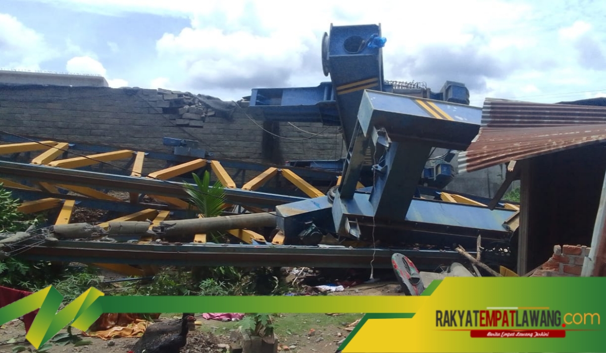 Girder Fly Over Bantaian Roboh Halangi Jalur KA, Ini Penjelasan PT. KAI