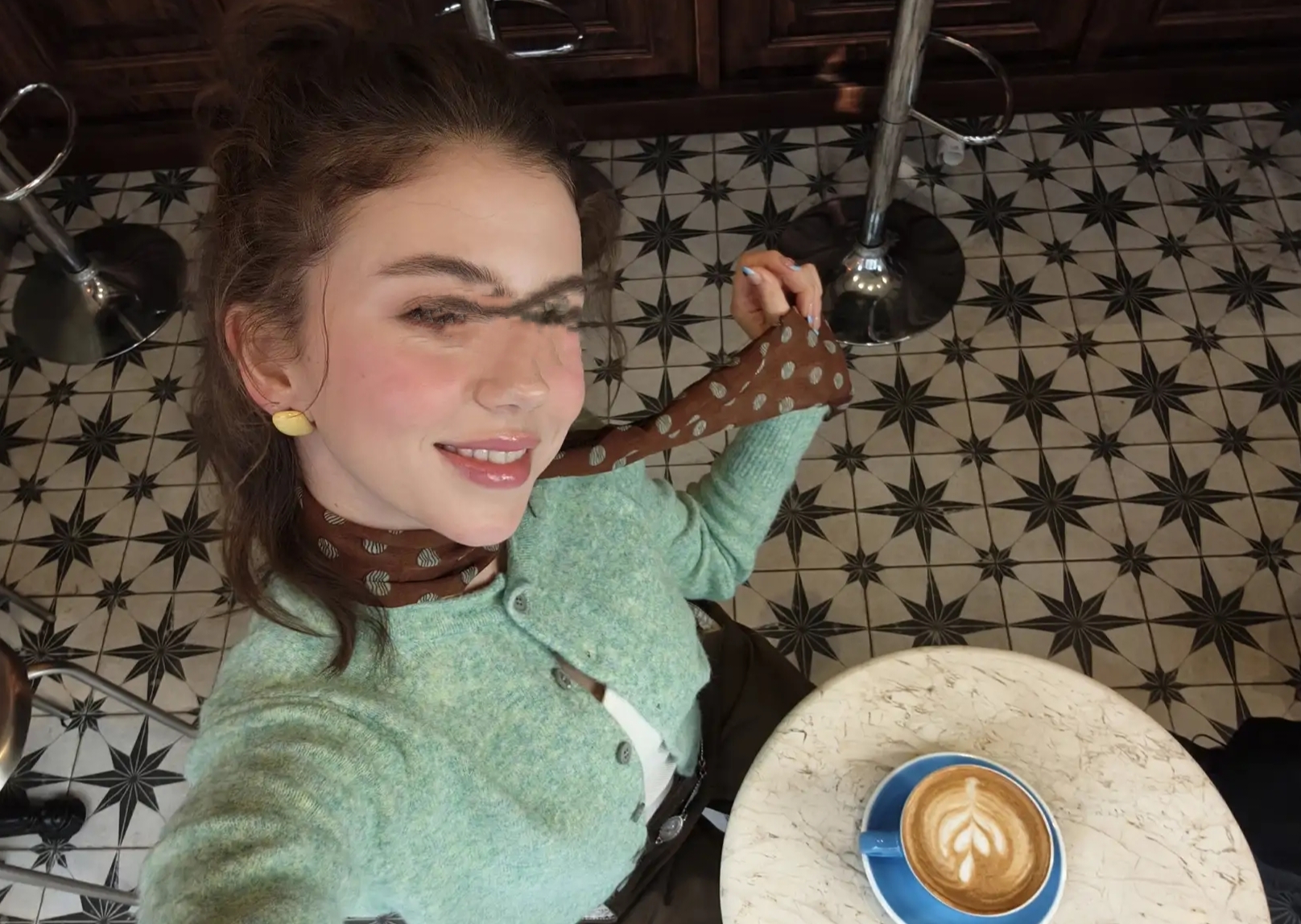 4K HDR Ultra-Steady Video, Reno15 Series Jadi Senjata Baru Para Vlogger