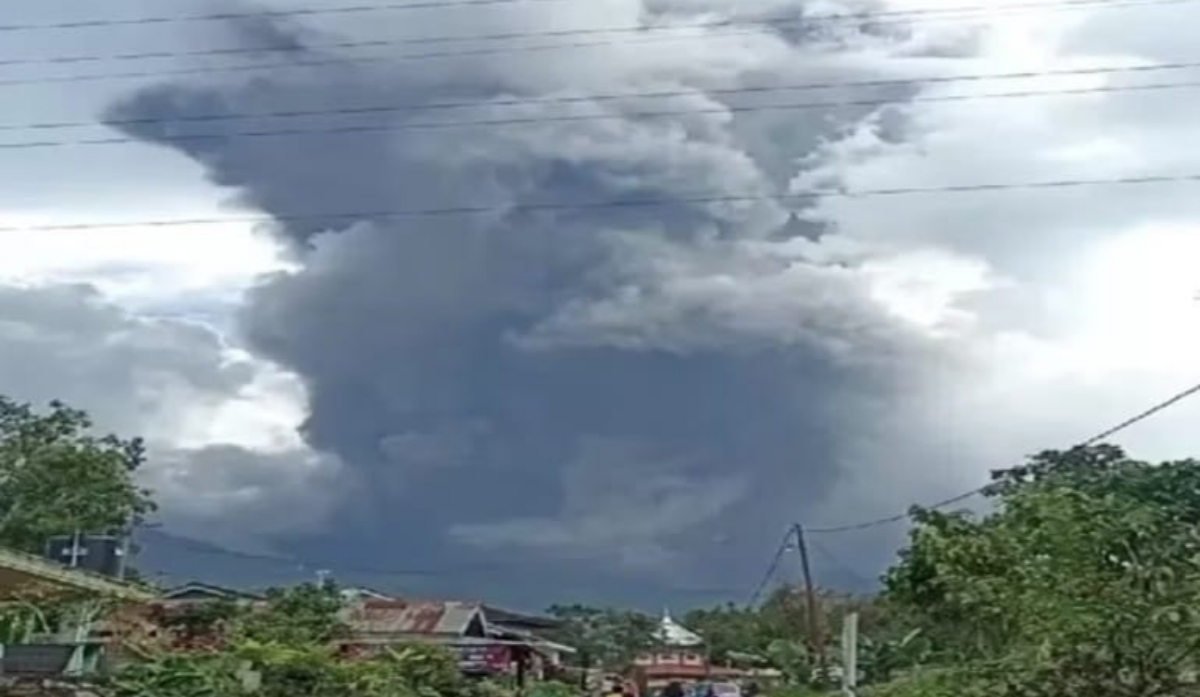 Letusan Gunung Marapi Terdengar hingga Bukittinggi, Suara Dentuman dan Semburan Abu Vulkanik yang Mencengangka