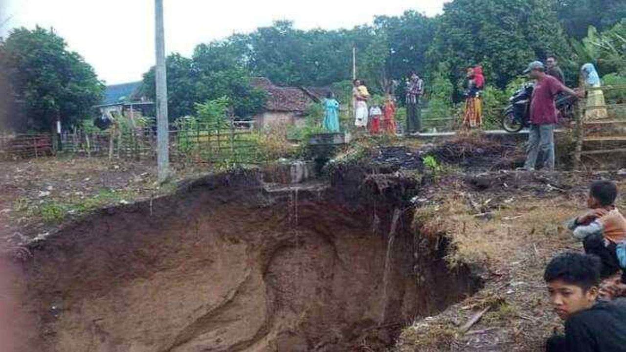 Ambles!!, Jalan Penghubung Talang Padang dengan Desa Sumberraya Nyaris Terputus