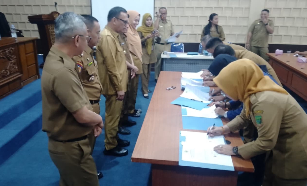 Teken Pakta Integritas, Joncik Tegaskan Jabatan Itu Amanah