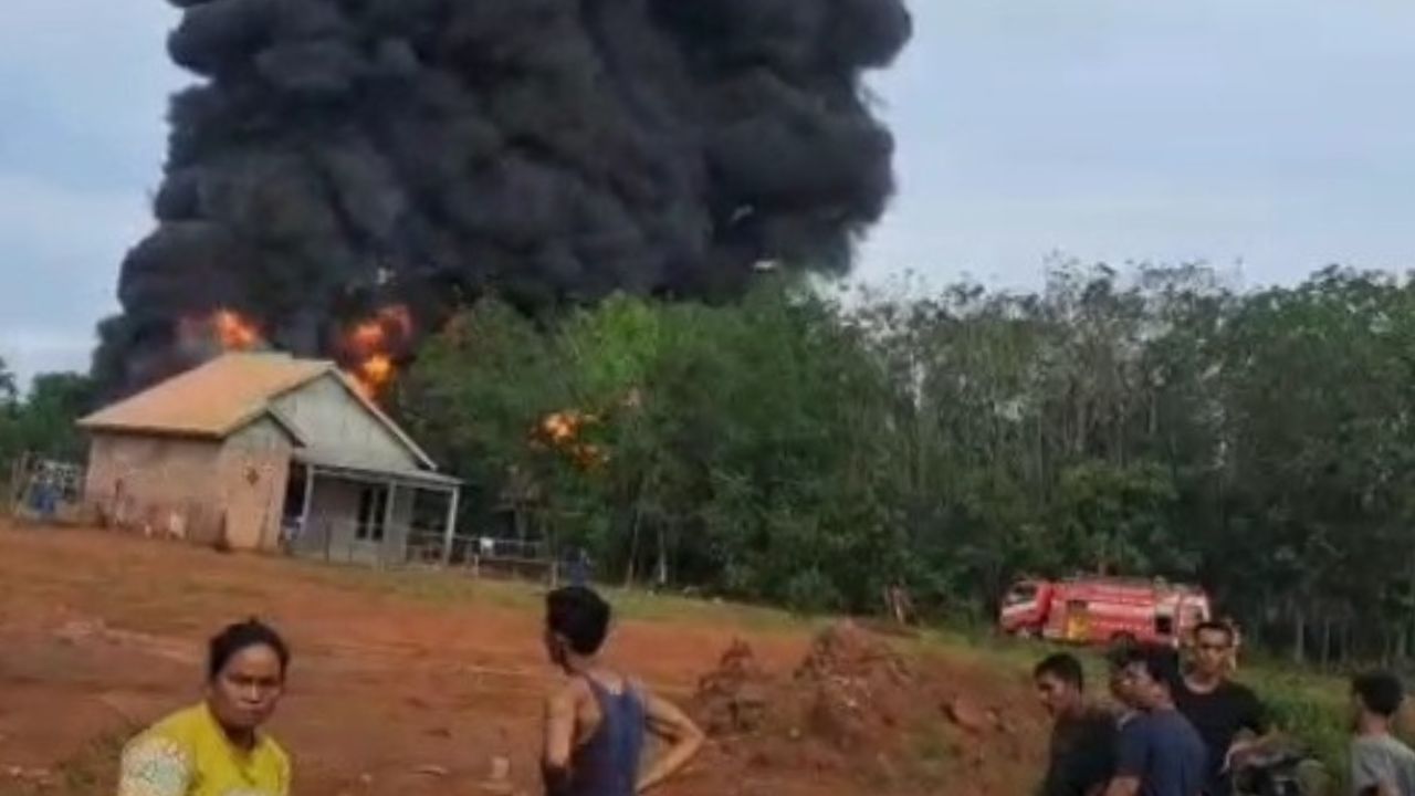 Lokasi Diduga Tempat Penimbunan BBM Ilegal Terbakar