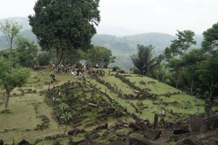 Misteri Gunung Padang Cianjur, Jejak Sejarah yang Misterius, Hasil Penelitian Batu Megalit Digunakan Dalam Ber