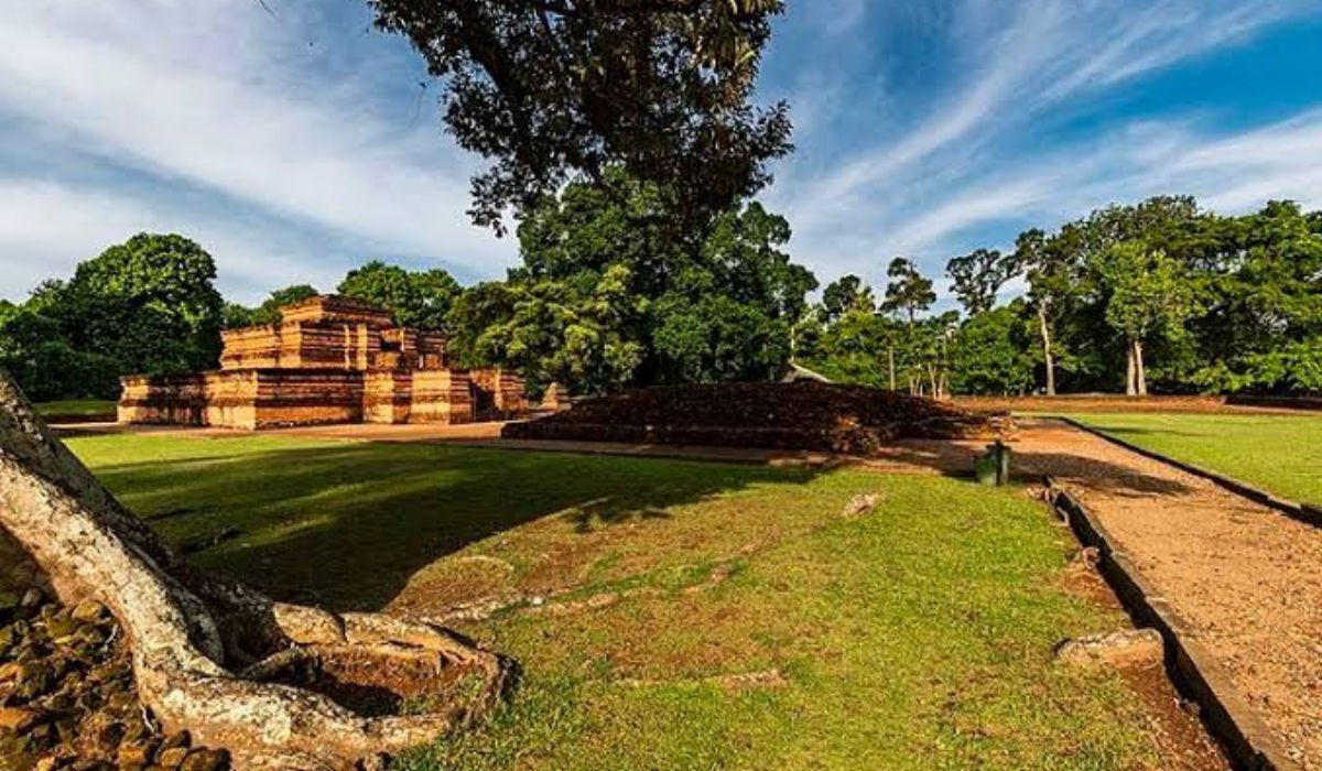 Menelisik Cerita Candi Muara Jambi: Candi Terluas dengan Kutukan Cinta