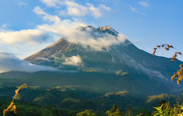 Misteri Gunung Merapi! Kisah Nyi Roro Kidul dan Rahasia Spiritualnya, Ada Juga Gunung Luar Negeri