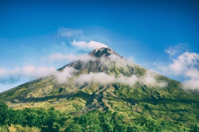 Misteri Gunung Merapi, Pesona Alam yang Diselimuti Mistis