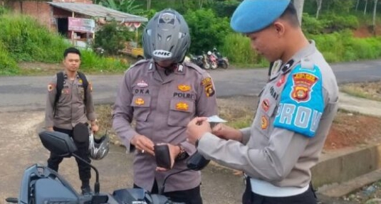 Polisi Razia Polisi, Tampang Perorangan Hingga Data Pribadi Diperiksa