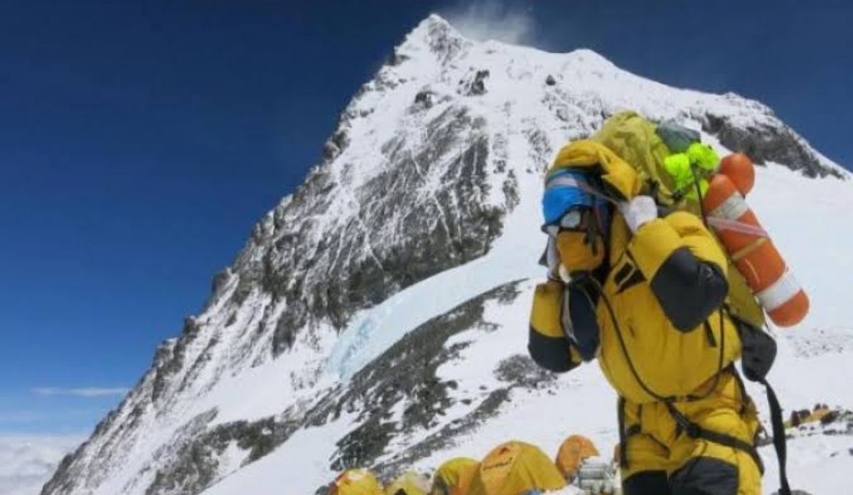 Menaklukkan Puncak Dunia: Pendakian Gunung Everest, Nepal