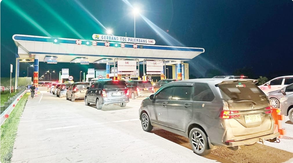 JTTS Diserbu Wisatawan Selama Libur Waisak, Volume Lalu Lintas Naik Tajam