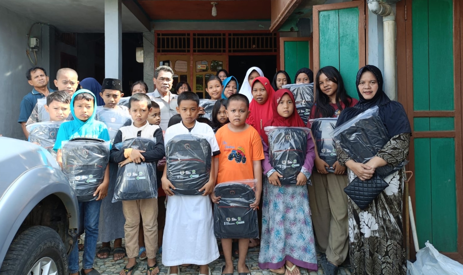 PWI Sumsel Peduli Pendidikan, Salurkan Peralatan Sekolah Gratis untuk 35 Anak Yatim Piatu