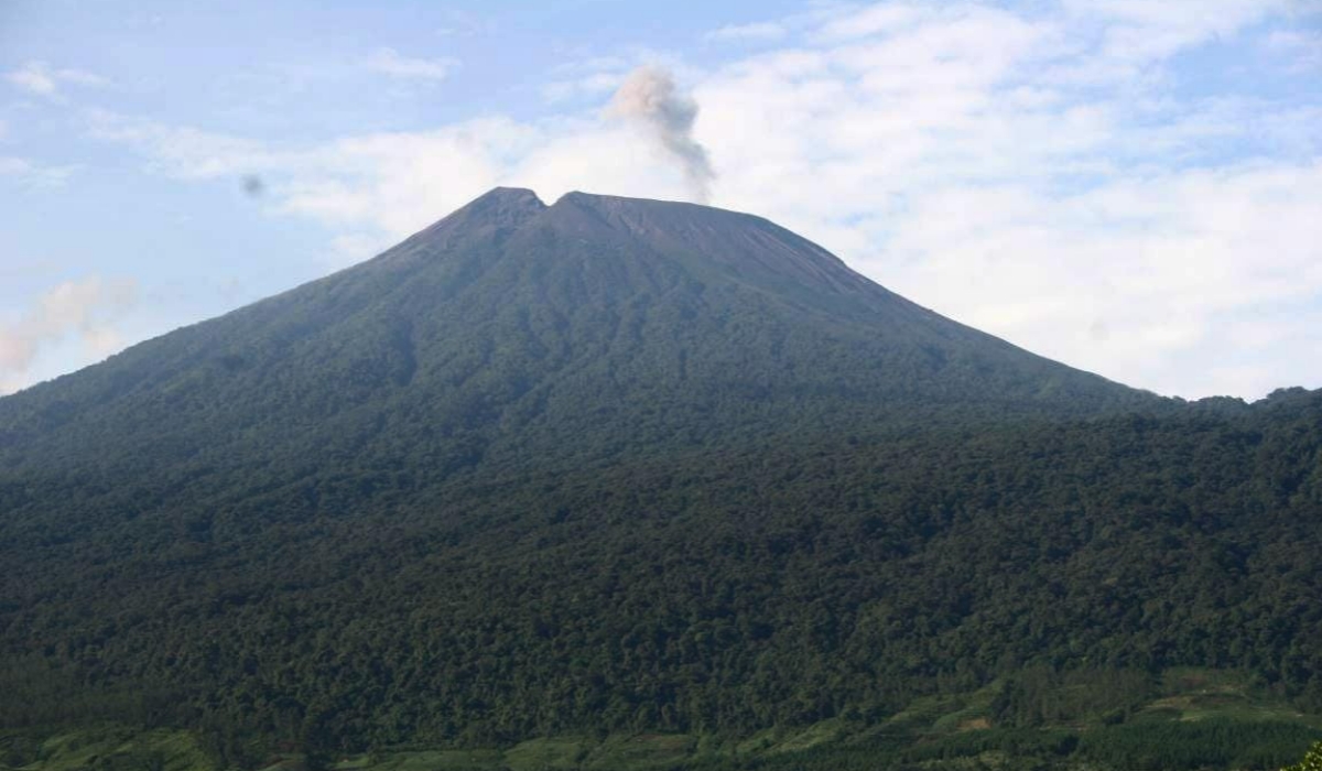 Mitos Gunung Slamet dan Ramalan Prabu Jayabaya Tentang Potensi Pembelahan Pulau Jawa