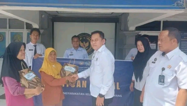 Lapas Empat Lawang Salurkan Bantuan Sosial kepada Warga Sekitar dan Keluarga Warga Binaan