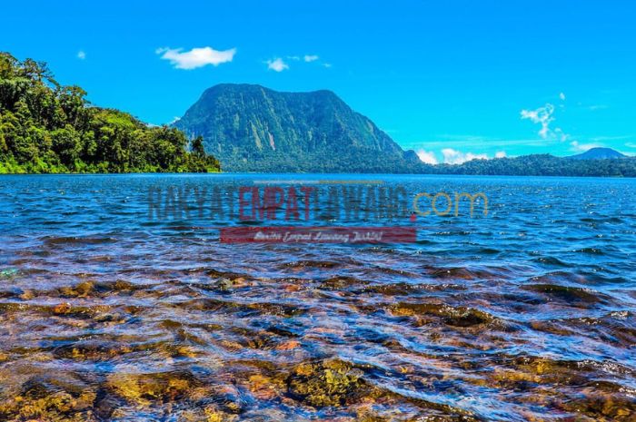 Danau Gunung Tujuh Bagaikan Permata di Puncak Gunung, Ini Keindahannya!