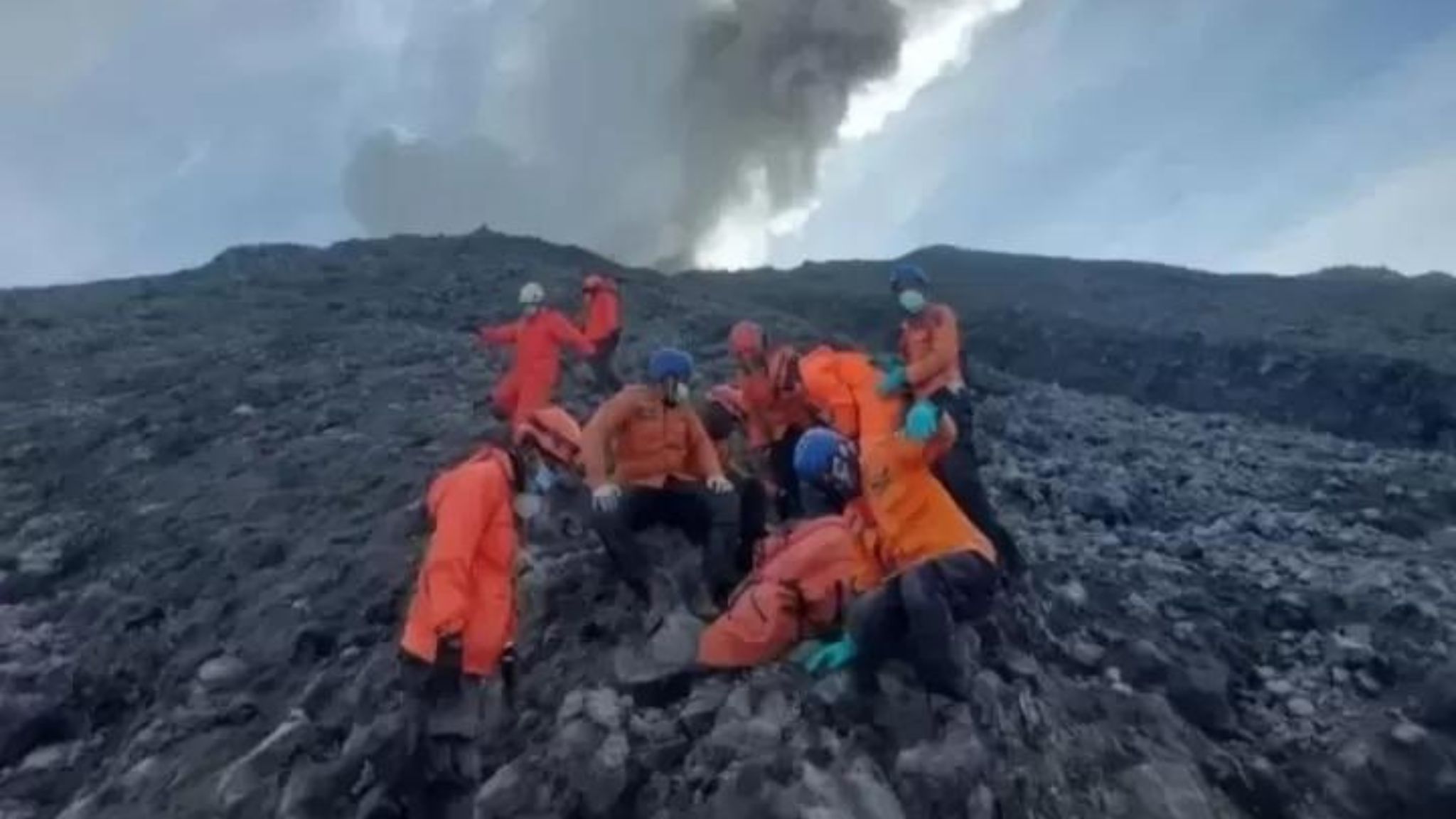 Tragedi Erupsi Gunung Merapi: 23 Pendaki Meninggal, Termasuk Anggota Polri