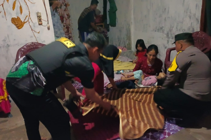 Patroli Malam, Polsek Temui Pasutri Gendong Anak Sudah Meninggal