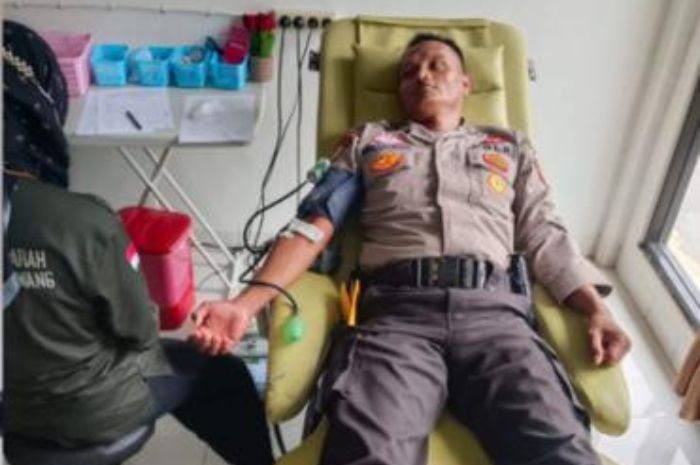 Anggota Polres Empat Lawang Lakukan Donor Darah Secara Sukarela